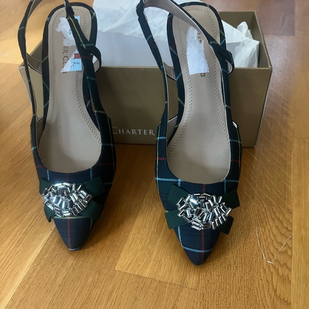 Charter Club size 7M navy plaid kitten heels